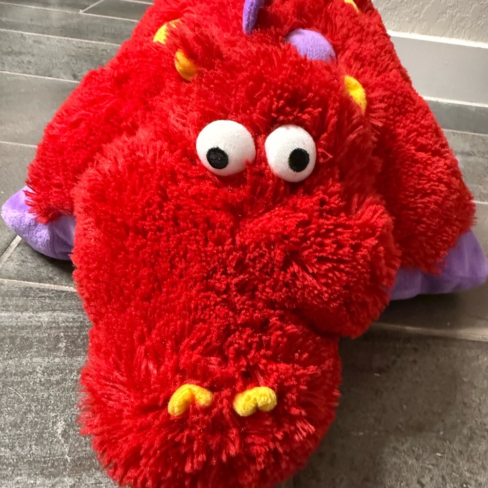 2010 pillow pets dragon